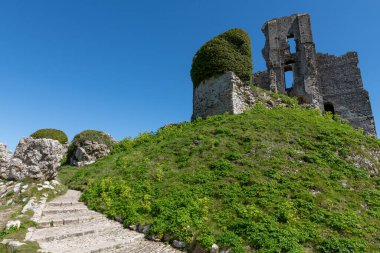 Corfe Castle Dorset'deki / daki kalıntıları