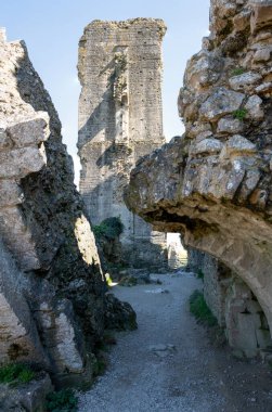 Corfe Castle Dorset'deki / daki kalıntıları