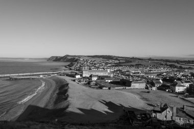 Dorset 'teki batı körfezinin doğu yamacının tepesinden bak.
