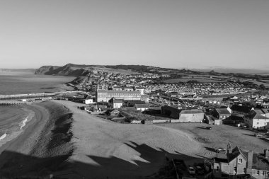 Dorset 'teki batı körfezinin doğu yamacının tepesinden bak.
