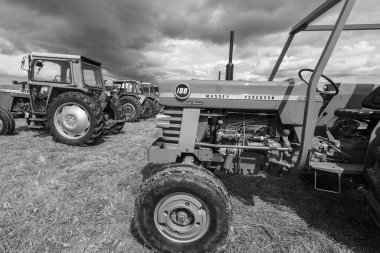 Low Ham.Somerset. Birleşik Krallık. 23 Temmuz 2023 'te restore edilen Massey Ferguson 188, Somerset buhar ve ülke fuarında sergileniyor.