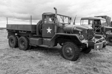 Low Ham.Somerset. Birleşik Krallık. 23 Temmuz 2023 Mack M52 A1 Amerikan askeri kamyonu 1956 'dan itibaren Somerset buhar ve ülke fuarında sergilenecek.