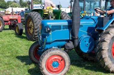 Drayton. Somerset. Birleşik Krallık. 19 Ağustos 2023 Restore edilmiş Lanz Bulldog traktörü Dünden kalma bir çiftçilik etkinliğinde sergileniyor.