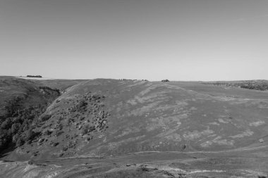 Thorpe Bulutu 'nun tepesinden Dovedale Tepesi' ne bak.