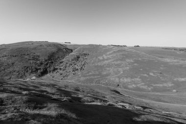 Thorpe Bulutu 'nun tepesinden Dovedale Tepesi' ne bak.