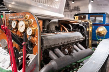 Sparkford. Somerset. Birleşik Krallık. 7 Ocak 2024. Gösterge paneli ve 27 litrelik Rolls Royce motoru ile Somerset 'teki Haynes Motor Müzesi' nde 2001 Manchester Special.