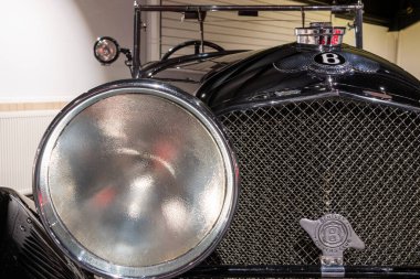 Sparkford.Somerset.Birleşik Krallık. 7 Ocak 2024.A 1930 Bentley 41 / 2 Litre damperli Vanden Plas, Somerset Haynes Motor Müzesi 'nde sergileniyor.