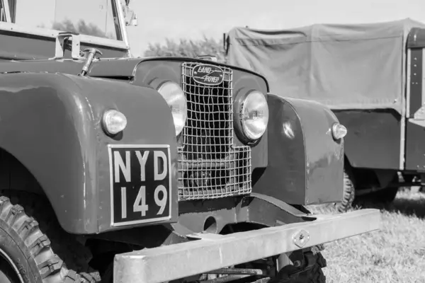 Drayton. Somerset. Birleşik Krallık. 19 Ağustos 2023.A restore edilmiş serisi 1 Land Rover 1952 'den Dünden kalma bir çiftçilik etkinliğinde sergileniyor.