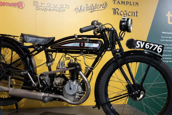 Sparkford. Somerset. Birleşik Krallık. 7 Ocak 2024.A Triumph Model W, 1927 'den itibaren Somerset' teki Haynes Motor Müzesi 'nde sergilenecek.