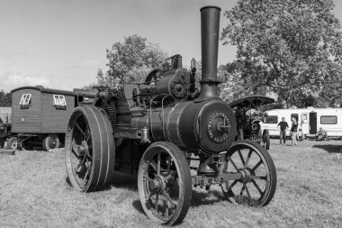 Drayton. Somerset. Birleşik Krallık. 19 Ağustos 2023.A 1907 'de restore edilen Wallis ve Steevens çekici motoru.