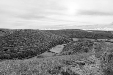 Exmoor Ulusal Parkı 'ndaki Doone Vadisi' nin manzara fotoğrafı.