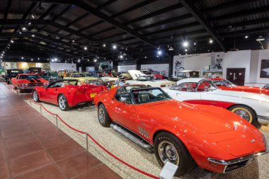 Sparkford. Somerset. Birleşik Krallık. 7 Ocak 2024 Klasik Amerikan arabaları seçimi Somerset Haynes Motor Müzesi 'nde sergilenmektedir.