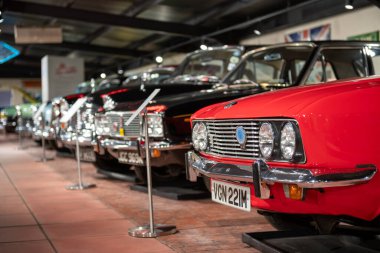 Sparkford. Somerset. Birleşik Krallık. 7 Ocak 2024 Klasik İngiliz arabaları, Somerset 'teki Haynes Motor Müzesi' nde sergileniyor.