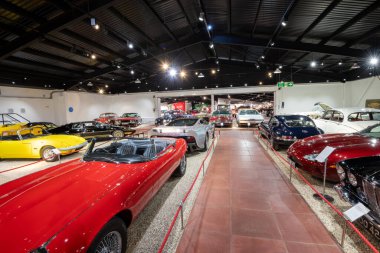 Sparkford. Somerset. Birleşik Krallık. 7 Ocak 2024 Klasik İngiliz arabaları, Somerset 'teki Haynes Motor Müzesi' nde sergileniyor.