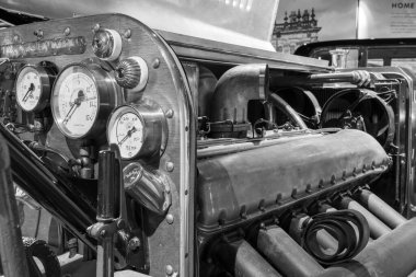 Sparkford. Somerset. Birleşik Krallık. 7 Ocak 2024. Gösterge paneli ve 27 litrelik Rolls Royce motoru ile Somerset 'teki Haynes Motor Müzesi' nde 2001 Manchester Special.