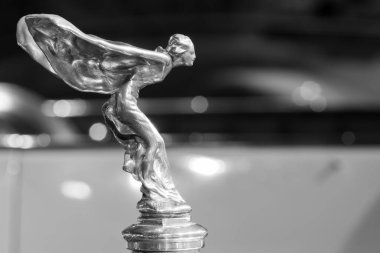 Sparkford. Somerset. Birleşik Krallık. 7 Ocak 2024. 1930 Rolls Royce Phantom 2 Sedanca Deville 'in kaput süslemesi Somerset' teki Haynes Motor Müzesi 'nde sergileniyor.