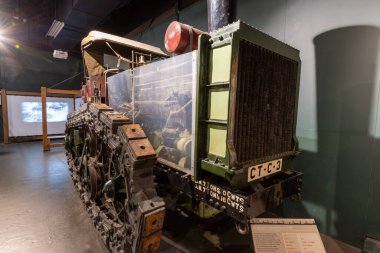 Bovington. Dorset. Birleşik Krallık. 8 Ağustos 2023. Hornsby traktörü Dorset 'teki Tank Müzesi' nde sergileniyor.