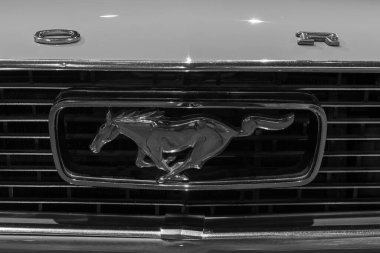 Sparkford. Somerset. Birleşik Krallık. 7 Ocak 2024. Somerset 'teki Haynes Motor Müzesi' nde 1966 model Ford Mustang marka Mustang 'e yakın çekim.