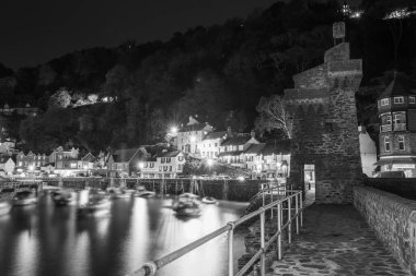 Lynmouth 'un Exmoor Ulusal Parkı' ndaki gece fotoğrafı.