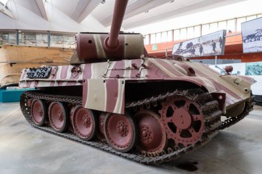 Bovington. Dorset. Birleşik Krallık. 8 Ağustos 2023. Dünya 'dan bir Alman Panter Tankı Dorset' teki Tank Müzesi 'nde sergileniyor.