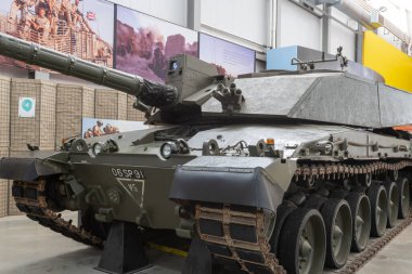 Bovington. Dorset. Birleşik Krallık. 8 Ağustos 2023. Challenger 2 tankı Dorset 'teki Tank Müzesi' nde sergileniyor.