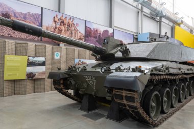 Bovington. Dorset. Birleşik Krallık. 8 Ağustos 2023. Challenger 2 tankı Dorset 'teki Tank Müzesi' nde sergileniyor.