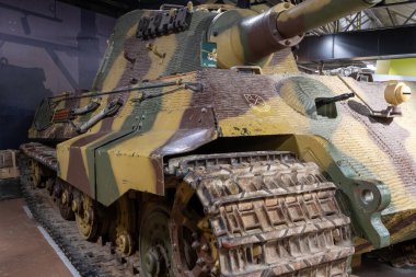 Bovington. Dorset. Birleşik Krallık. 8 Ağustos 2023. Dünya Savaşı 'ndan kalma Tiger 2 tankı Dorset' teki Tank Müzesi 'nde sergileniyor.