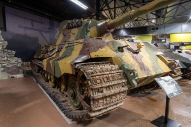 Bovington. Dorset. Birleşik Krallık. 8 Ağustos 2023. Dünya Savaşı 'ndan kalma Tiger 2 tankı Dorset' teki Tank Müzesi 'nde sergileniyor.