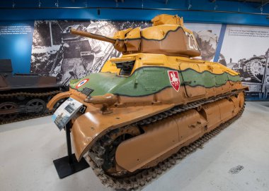 Bovington. Dorset. Birleşik Krallık. 25 Şubat 2024. İkinci Dünya Savaşı 'ndan kalma bir Somua S35 tankı Dorset' teki Tank Müzesi 'nde sergileniyor.