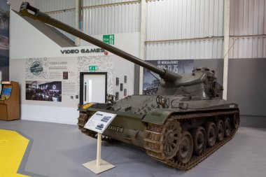 Bovington. Dorset. Birleşik Krallık. 25 Şubat 2024. Bir Amx 13 hafif tank Dorset 'teki Tank Müzesi' nde sergileniyor.