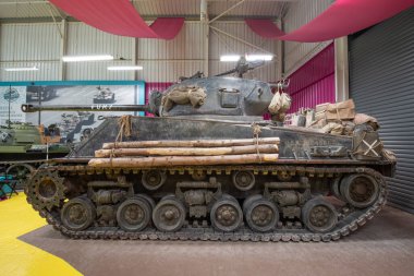 Bovington. Dorset. Birleşik Krallık. 25 Şubat 2024. Filmdeki Sherman M4A2 tankı Dorset 'teki Tank Müzesi' nde sergileniyor.