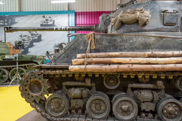 Bovington. Dorset. Birleşik Krallık. 25 Şubat 2024. Filmdeki Sherman M4A2 tankı Dorset 'teki Tank Müzesi' nde sergileniyor.