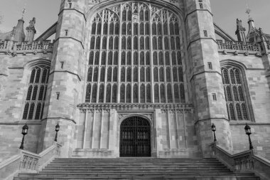 Windsor.Berkshire. Birleşik Krallık. 2 Aralık 2022 Batı Cephesi Saint Georges Şapeli 'nin fotoğrafı. Windsor Kalesi' nde.