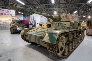 Bovington. Dorset. Birleşik Krallık. 25 Şubat 2024 İkinci Dünya Savaşı 'ndan kalma Panzer 4 tankı Dorset' teki Tank Müzesi 'nde sergileniyor.