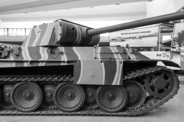 Bovington. Dorset. Birleşik Krallık. 8 Ağustos 2023. Dünya 'dan bir Alman Panter Tankı Dorset' teki Tank Müzesi 'nde sergileniyor.