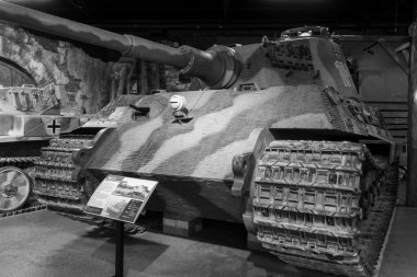 Bovington. Dorset. Birleşik Krallık. 8 Ağustos 2023. Dünya Savaşı 'ndan kalma Tiger 2 tankı Dorset' teki Tank Müzesi 'nde sergileniyor.