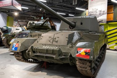 Bovington. Dorset. Birleşik Krallık. 25 Şubat 2024. Valentine Archer tankı Dorset 'teki Tank Müzesi' nde sergileniyor.