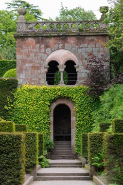 Biddulph.Staffordshire. Birleşik Krallık. 1 Haziran 2023. Biddulph Grange bahçesindeki sığınma evinin fotoğrafı.