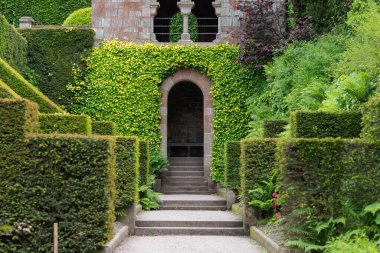 Biddulph.Staffordshire. Birleşik Krallık. 1 Haziran 2023. Biddulph Grange bahçesindeki sığınma evinin fotoğrafı.