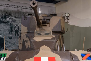 Bovington. Dorset. Birleşik Krallık. 22 Şubat 2024. Dorset 'teki Tank Müzesi' nde bir zırhlı araç sergileniyor.