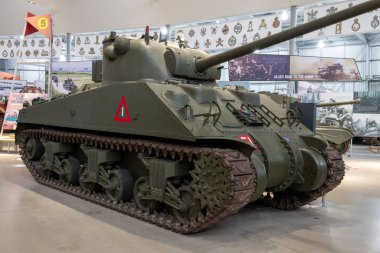 Bovington. Dorset. Birleşik Krallık. 25 Şubat 2024. Dünya Savaşı 'ndan kalma Sherman Firefly tankı Dorset' teki Tank Müzesi 'nde sergileniyor.