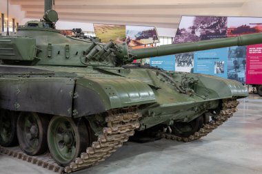 Bovington. Dorset. Birleşik Krallık. 25 Şubat 2024.A T-72 Ana Savaş Tankı Dorset 'teki Tank Müzesi' nde sergileniyor.
