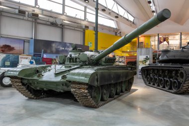 Bovington. Dorset. Birleşik Krallık. 25 Şubat 2024.A T-72 Ana Savaş Tankı Dorset 'teki Tank Müzesi' nde sergileniyor.
