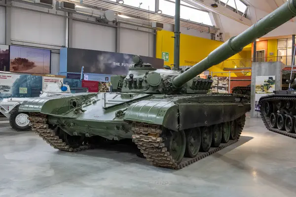 Bovington. Dorset. Birleşik Krallık. 25 Şubat 2024.A T-72 Ana Savaş Tankı Dorset 'teki Tank Müzesi' nde sergileniyor.