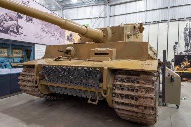 Bovington. Dorset. Birleşik Krallık. 25 Şubat 2024. Dünya Savaşı 'ndan kalma bir Tiger tankı Dorset' teki Tank Müzesi 'nde sergileniyor.