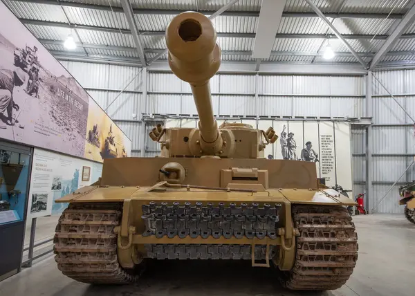 Bovington. Dorset. Birleşik Krallık. 25 Şubat 2024. Dünya Savaşı 'ndan kalma bir Tiger tankı Dorset' teki Tank Müzesi 'nde sergileniyor.