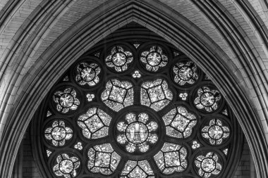 Truro.cornwall. Birleşik Krallık. Cornwall 'daki Truro Katedrali' nin batı gül penceresinin 8. 2024 görüntüsü.