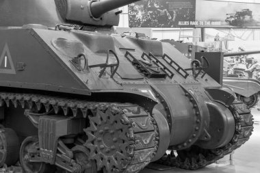 Bovington. Dorset. Birleşik Krallık. 25 Şubat 2024. Dünya Savaşı 'ndan kalma Sherman Firefly tankı Dorset' teki Tank Müzesi 'nde sergileniyor.