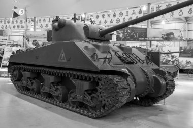 Bovington. Dorset. Birleşik Krallık. 25 Şubat 2024. Dünya Savaşı 'ndan kalma Sherman Firefly tankı Dorset' teki Tank Müzesi 'nde sergileniyor.