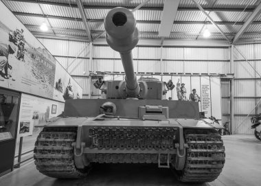 Bovington. Dorset. Birleşik Krallık. 25 Şubat 2024. Dünya Savaşı 'ndan kalma bir Tiger tankı Dorset' teki Tank Müzesi 'nde sergileniyor.